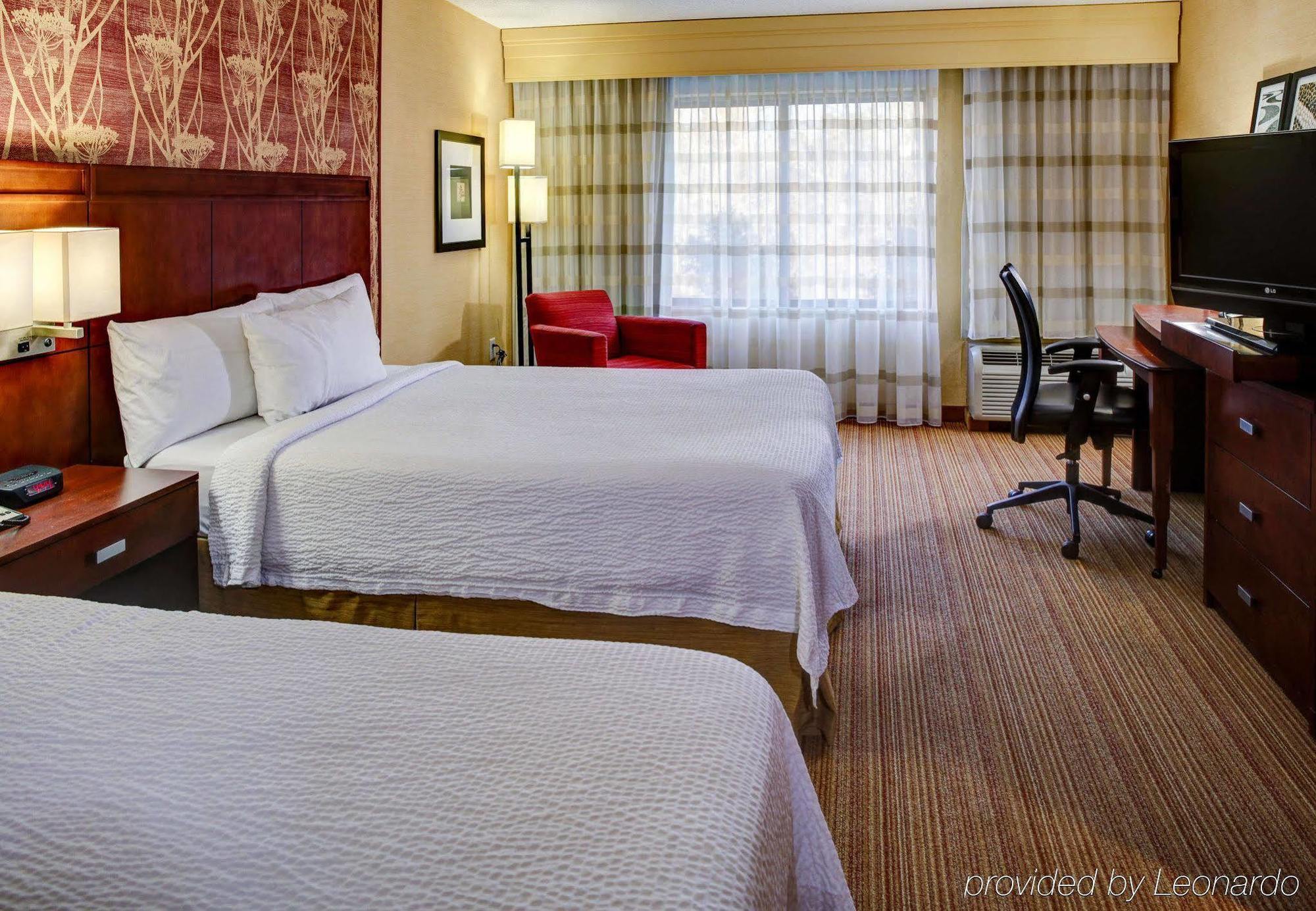 Courtyard Atlanta Airport West Hotel 3*