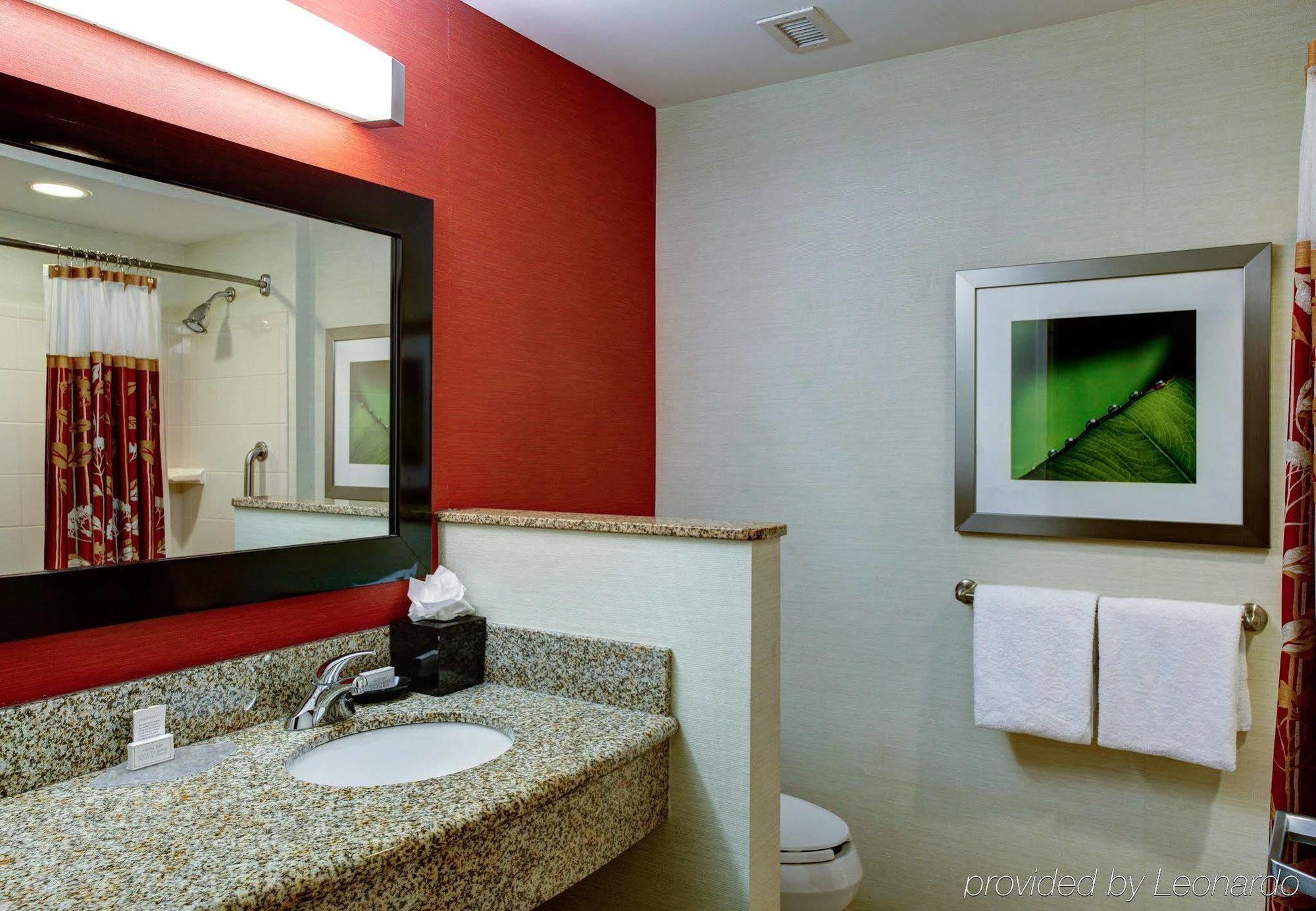 Courtyard Atlanta Airport West 3*